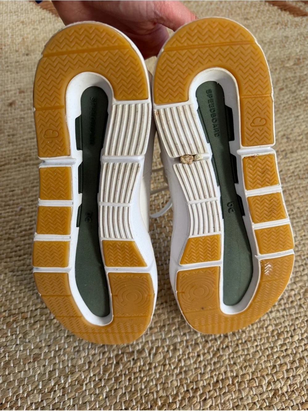 On Roger High Top shoe